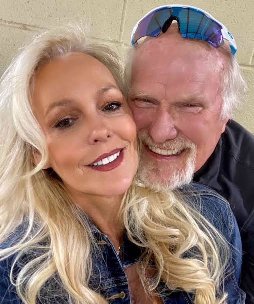 Legendary Quarterback Terry Bradshaw and Wife Celebrate 30 Years of